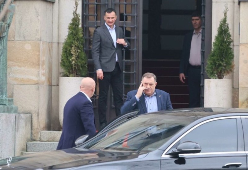 “Kako i gdje ovi nesrećnici vide prenos nadležnosti, Bog će ga znati” Dodik odgovorio na optužbe opozicije povodom novog Zakona o sukobu interesa BiH
