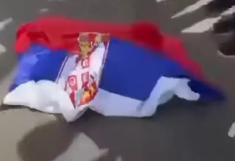Skandal u školi u Švajcarskoj: Djeca gazila zastavu Srbije