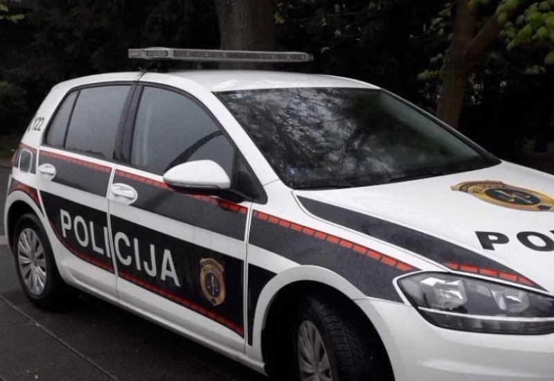 U Sarajevu zapaljen “BMW”, požar ugasili vatrogasci