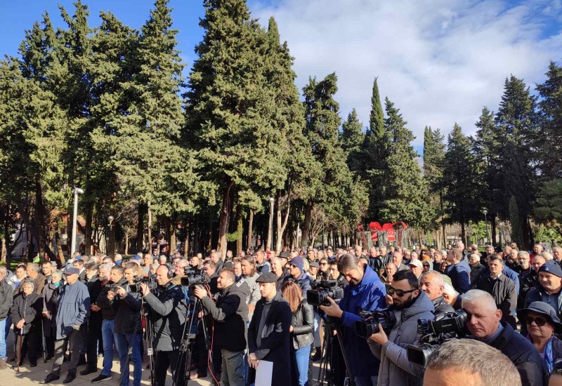 Vukanović protestovao, Petrović mu poručio da pročita zakon