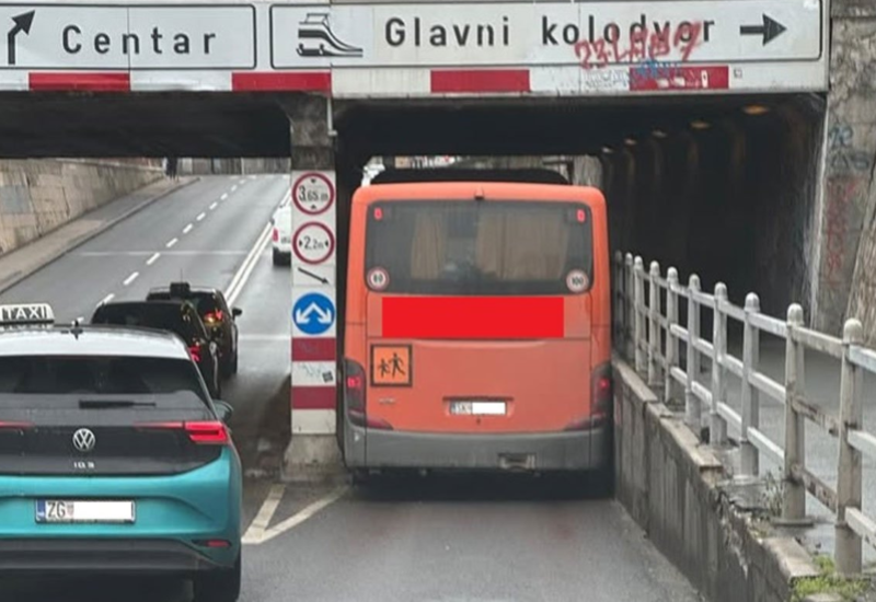Autobus s djecom zapeo u podvožnjaku u Zagrebu: "Izvlačili su ih kroz prozore"