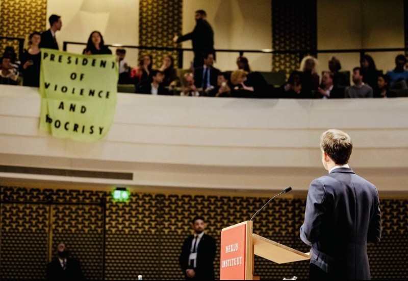 Makrona demonstranti psovali tokom govora u Nizozemskoj (VIDEO)