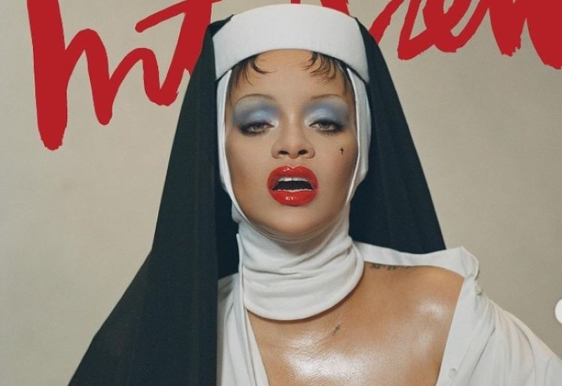 Rihanna razljutila vjernike pozirajući kao časna sestra, otkrila grudi: "Neka ti Bog oprosti" (FOTO)