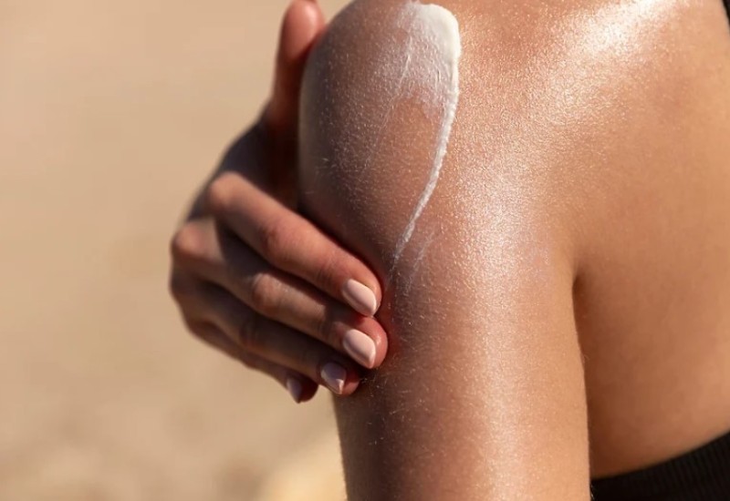 Dermatolozi upozoravaju na TikTok trend za ubrzano tamnjenje kože