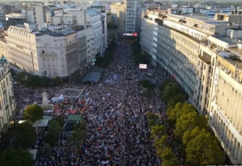 Šetnja uslijedila nakon protesta u Beogradu: Blokada dvije željezničke stanice VIDEO