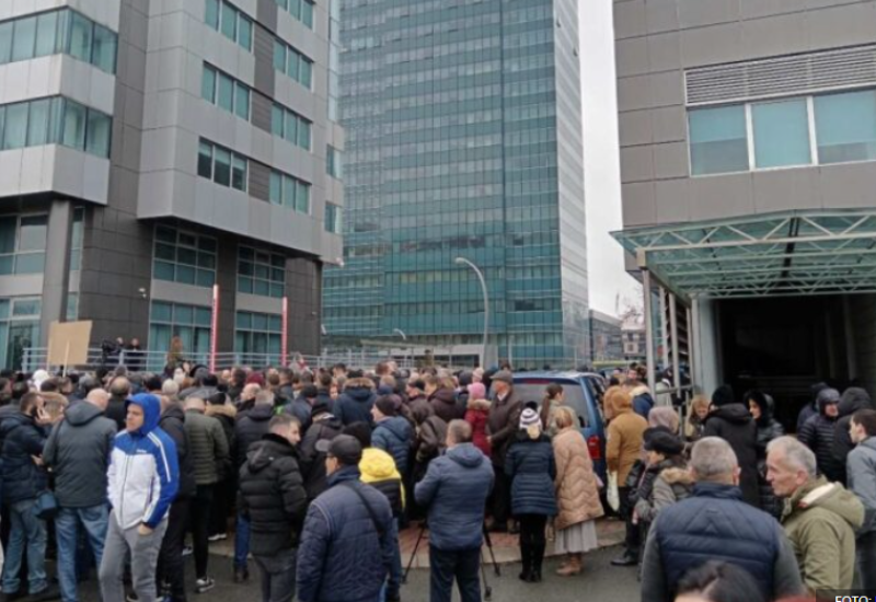 Demonstranti ispred zgrade Vlade Srpske! Stanivuković: Tražimo sastanak sa Viškovićem i Stevandićem