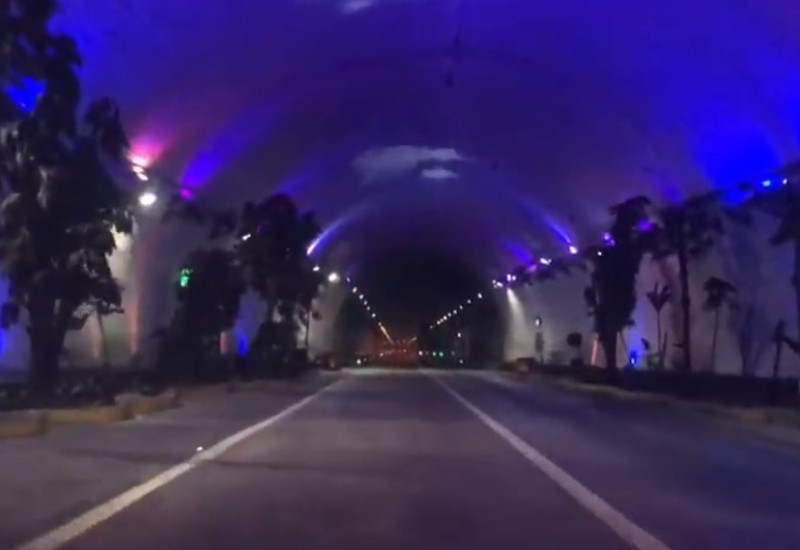 Jedan od najdužih tunela na svijetu ima vještačke oblake i cvijeće (VIDEO)