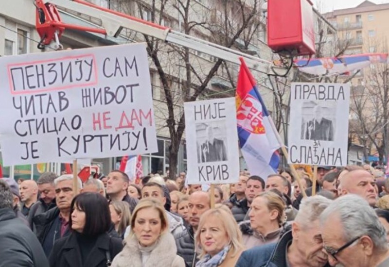 Veliki skup u Sjevernoj Mitrovici: Srbi se digli na noge zbog Kurtija i odluka Prištine (VIDEO)