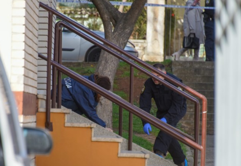 U Puli ispred zgrade pronađeno tijelo maloljetne djevojčice