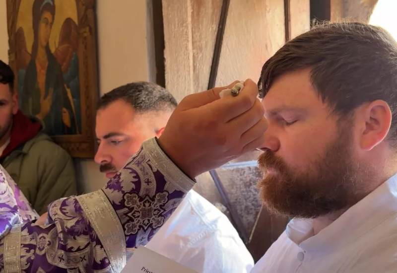 Američki vojnici Kfora kršteni u manastiru Draganac (VIDEO)