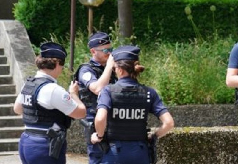 Djevojčica ubijena dok se igrala na ljuljački, upucani i roditelji