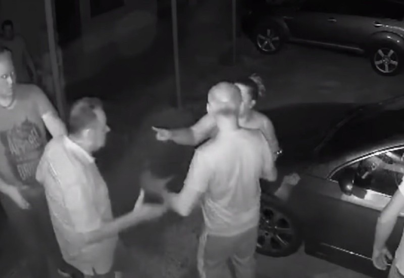 Načelnik opštine fizički napao vlasnicu kafića (UZNEMIRUJUĆI VIDEO)