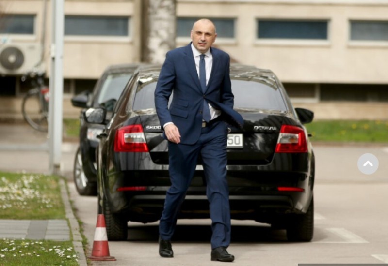 “PEDERI” MU DOŠLI GLAVE Neizvjestan status lidera NPS Darka Banjca u vladajućoj koaliciji u Republici Srpskoj