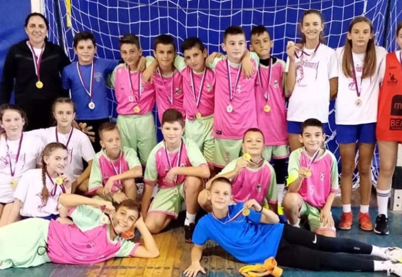 Osnovci iz Laktaša igraju najbolji fudbal