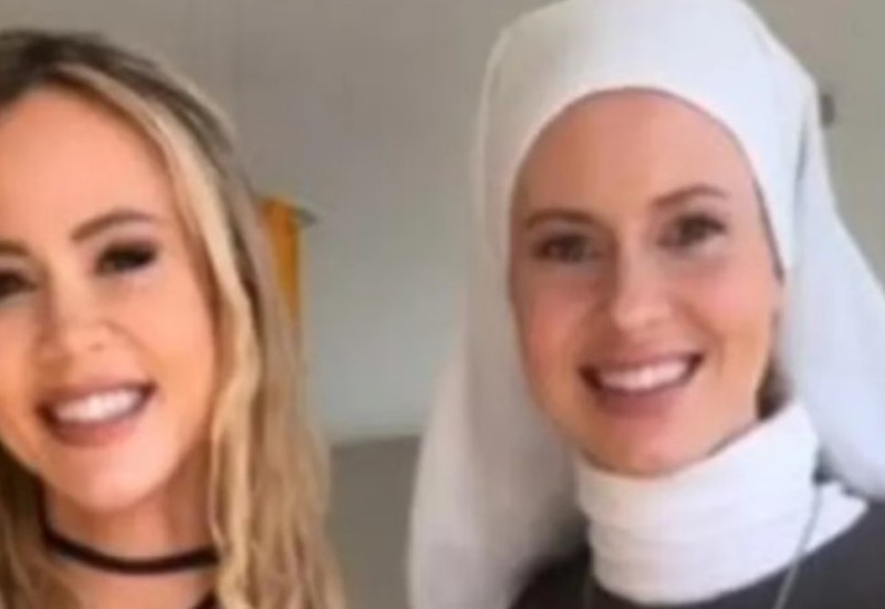 Jedna časna sestra, druga starleta! Bliznakinje postale hit na mrežama (VIDEO)
