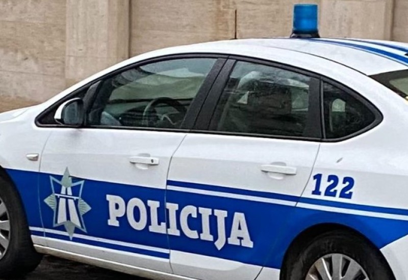 Tijelo muškarca pronađeno u kanalu pored puta