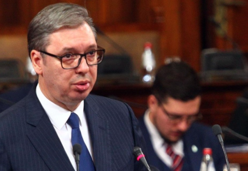 VUČIĆ: KFOR doprinosi održavanju mira i stabilnosti na Kosmetu