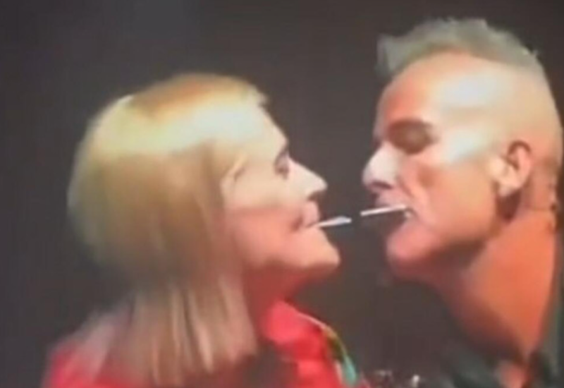 Mađioničar dobio batine usred nastupa: Muž nasrnuo kada je vidjeo šta mu radi sa ženom