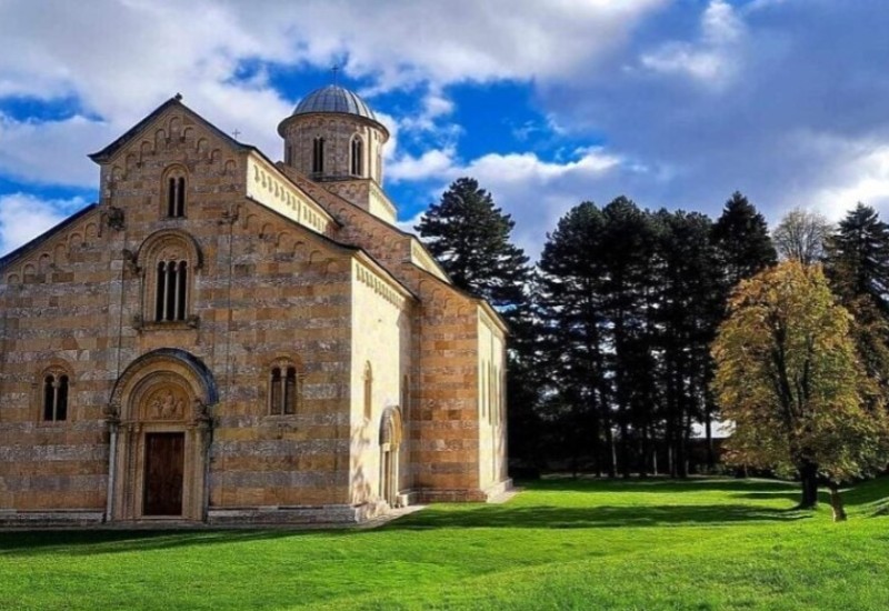 Kosovo pristalo da uknjiži manastir Visoki Dečani na SPC