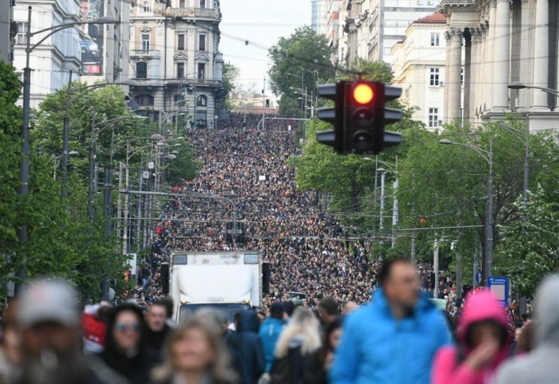 Rijeka ljudi na ulicama, Beograd koji svijetli i ogromna energija: Sve o velikom protestu "Srbija protiv nasilja"
