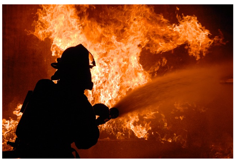 Požar u salonu skutera, poginulo osam ljudi