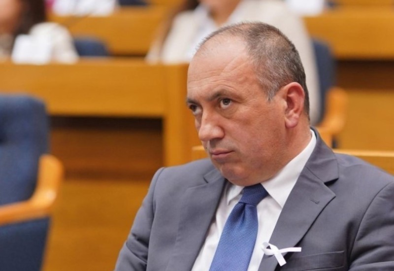 Crnadak tokom obraćanja u parlamentu Srpske: Da li možemo da koristimo riječ “spodoba”