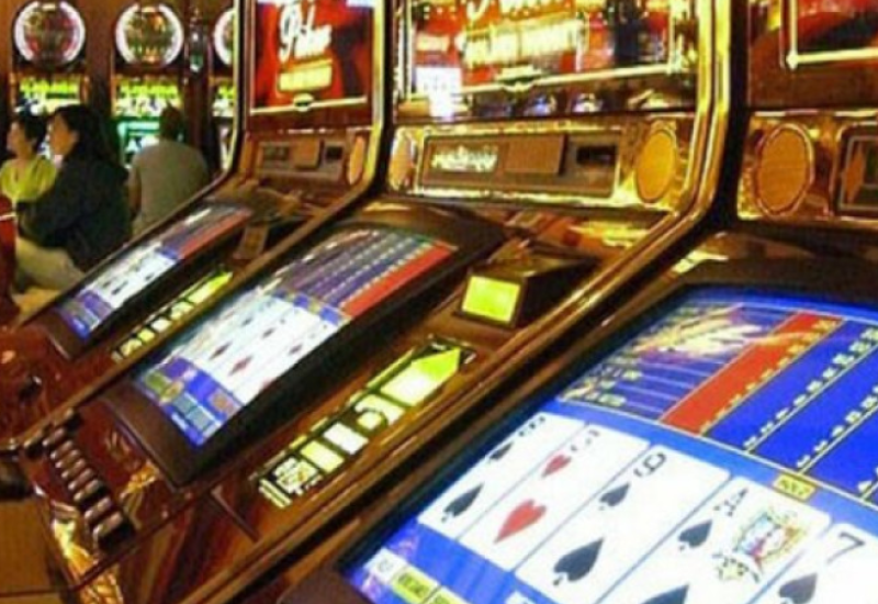 Provalio u kafić, pa obio aparat za igre na sreću