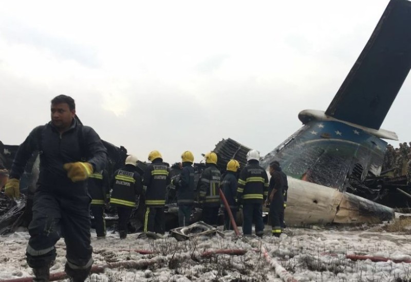 Srušio se avion sa 72 putnika: Najmanje 16 poginulih VIDEO