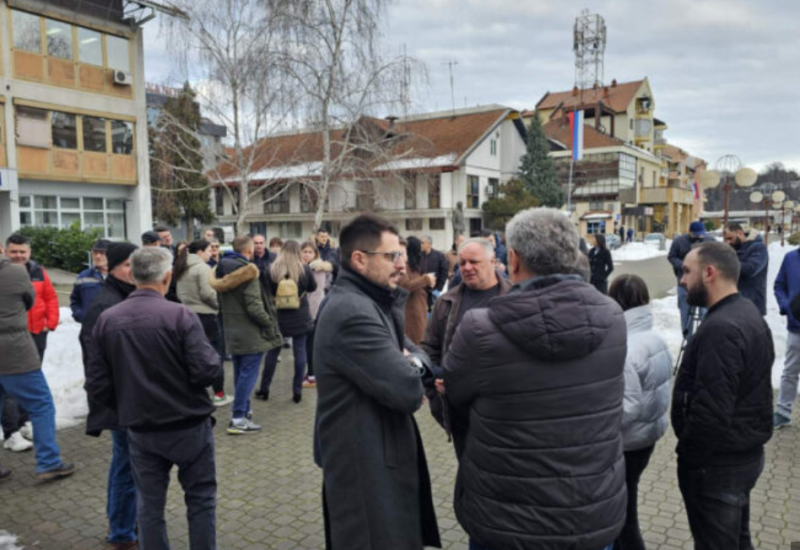 "Lopovi, svaku riječ lažete": Mještani Ugljevika protestuju zbog klizišta, strahuju za živote i kuće