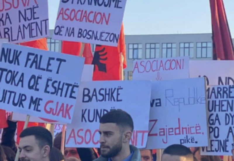 Protest albanskih studenata u Prištini protiv ZSO