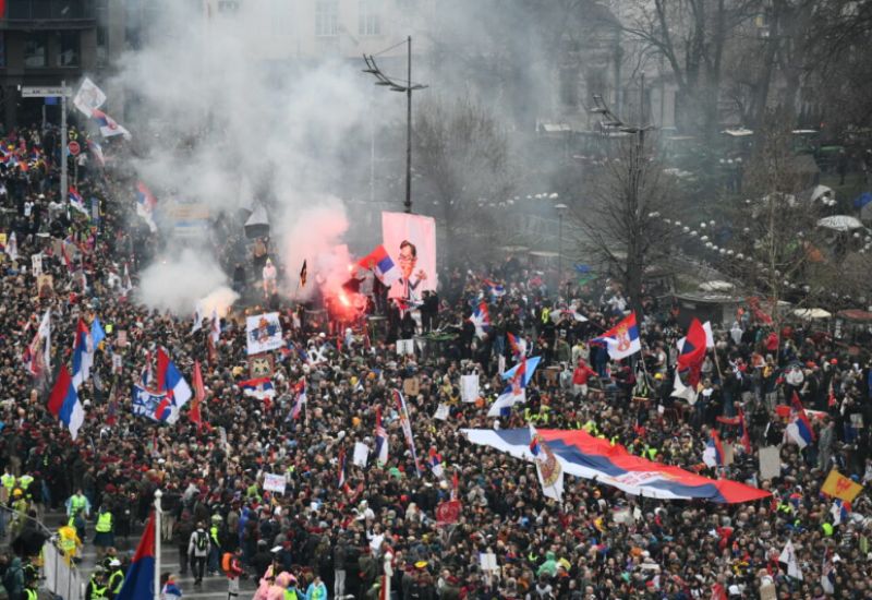Veliki protest u Beogradu: Glavni skupovi ispred Skupštine i na Slaviji, desetine hiljada na ulicama (VIDEO)