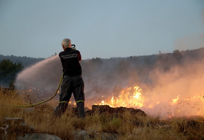 Ugašen požar u Popovom polju