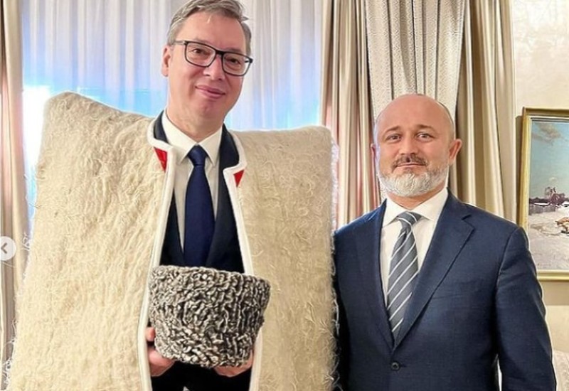 Na sastanku sa savjetnikom Kadirova Vučić se obukao kao Čečen