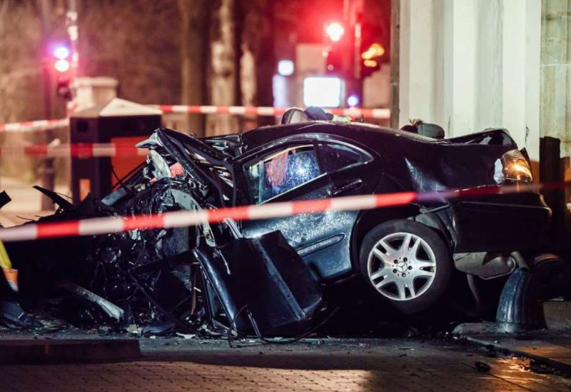 Poginuo na licu mjesta: Zabio se u najpoznatiji berlinski spomenik VIDEO