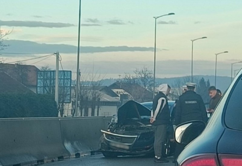 Uviđaj u toku: Saobraćajna nezgoda u Trnu (FOTO/ VIDEO)