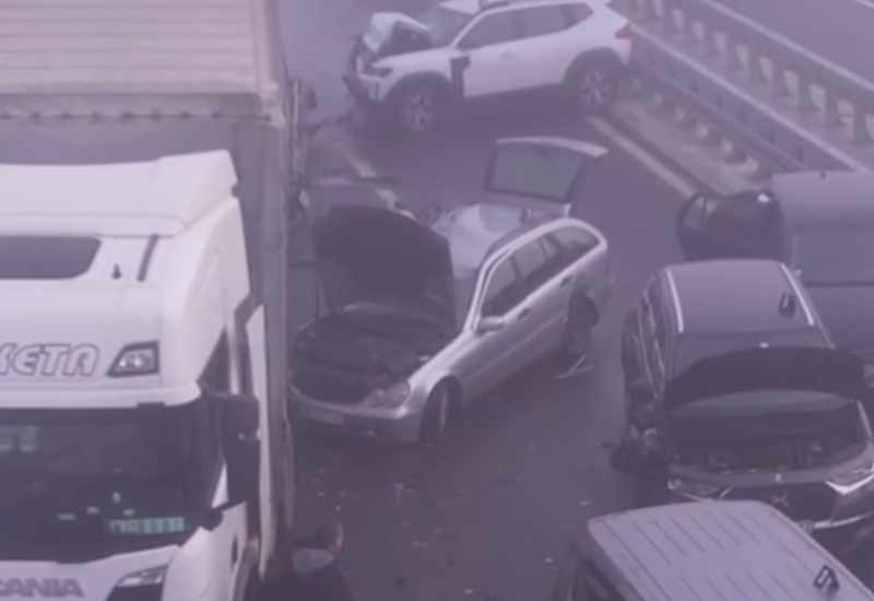 Karambol na auto-putu u Srbiji: Učestvovalo devet auta i kamion (VIDEO)