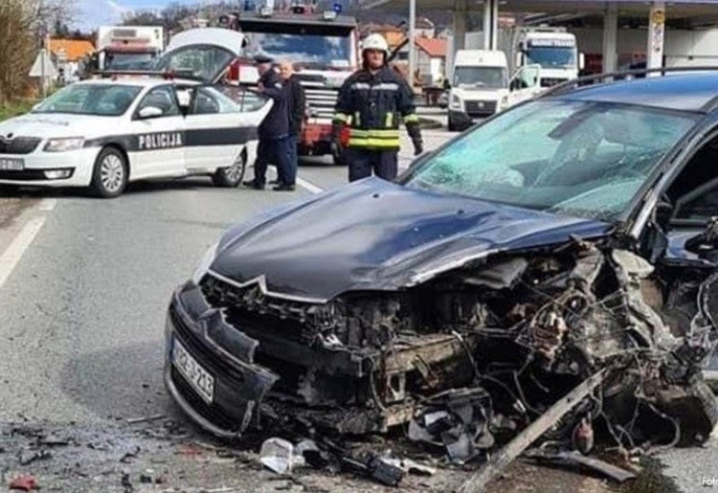 Troje povrijeđenih u sudaru: Vatrogasci izvlačili ljude iz auta