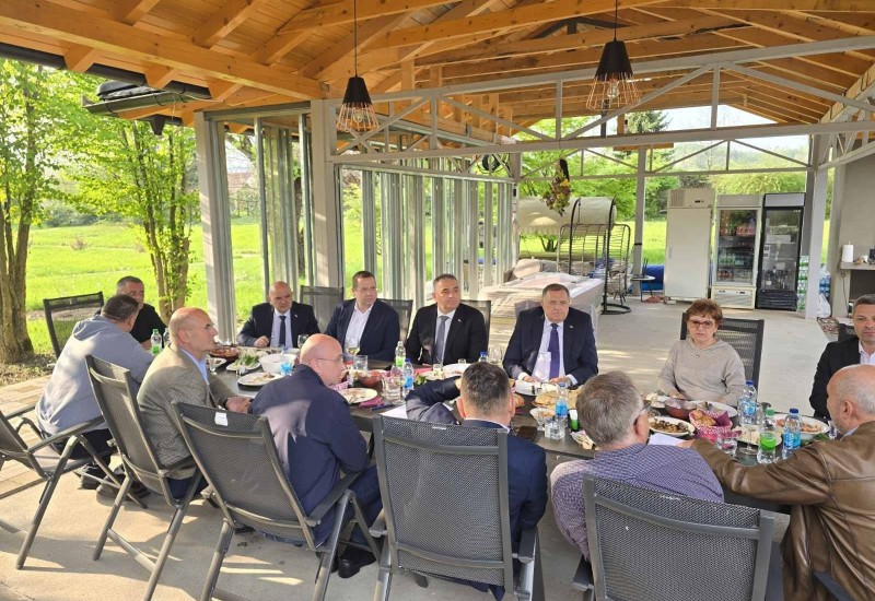 Privrednici i Dodik: Načelno dogovoreno uvođenje 13. plate
