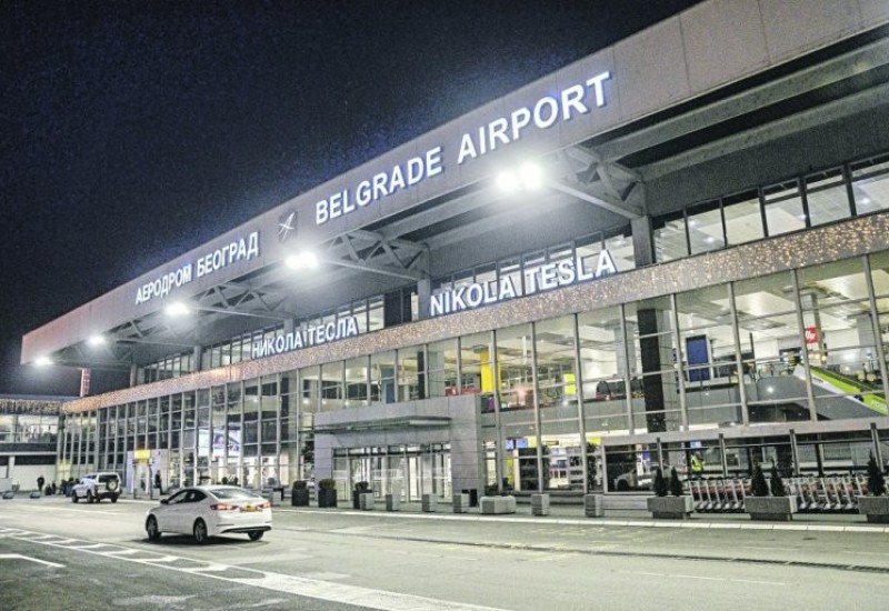 BEOGRAD: Avion prinudno sletio, pozlilo djetetu