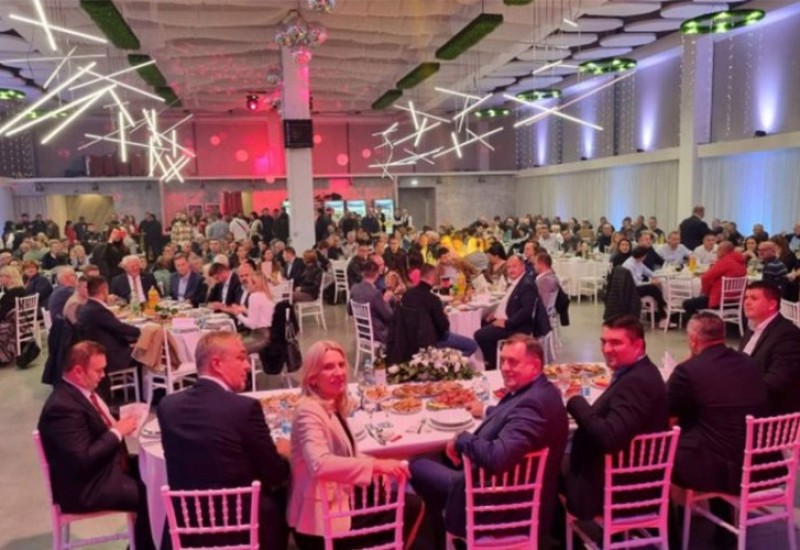 Dodik i Cvijanovićeva proslavili pobjedu u Istočnoj Ilidži