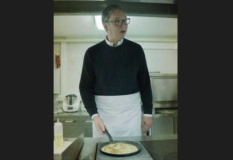 Vučić na TikToku pekao palačinke: Volim s pekmezom, ljudi vole s eurokremom.. (VIDEO)