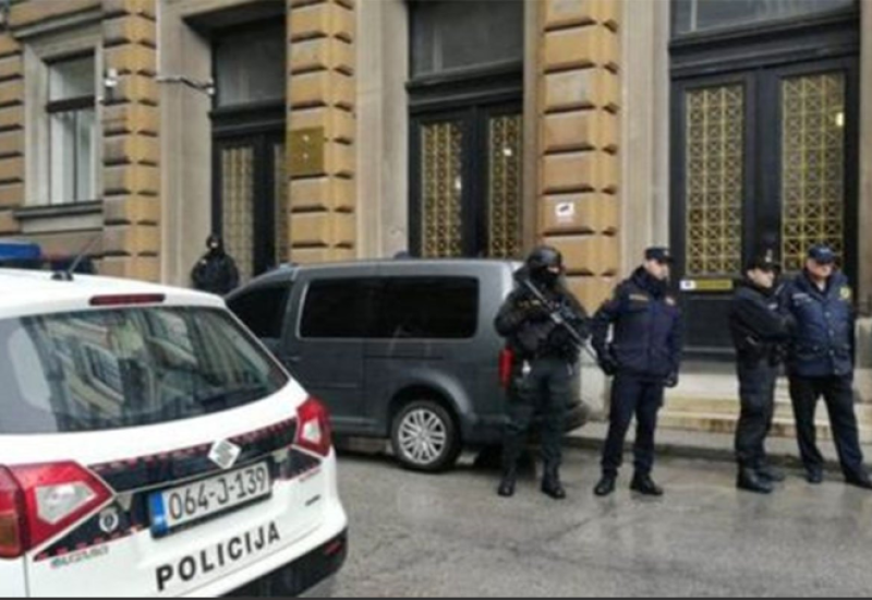 Određen pritvor sedmorici osumnjičenih za napad na Srbe, trojici mjere zabrane