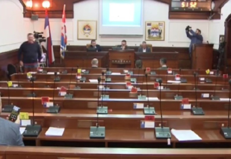 Fijasko u banjalučkoj Skupštini: Na nastavak vanredne sjednice došlo samo pet odbornika