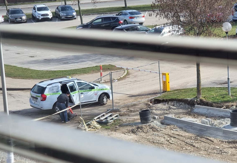 Taksista izbacio čovjeka iz auta (FOTO/VIDEO)