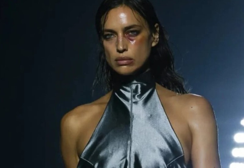 Irina Shayk se na modnoj reviji pojavila s masnicom ispod oka