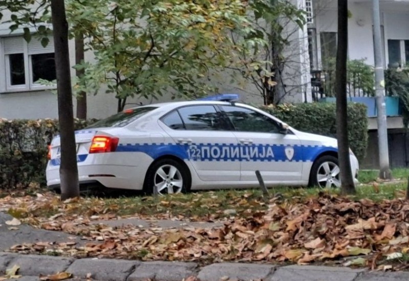Optužen da je motkom udario sestru u leđa i zadnjicu