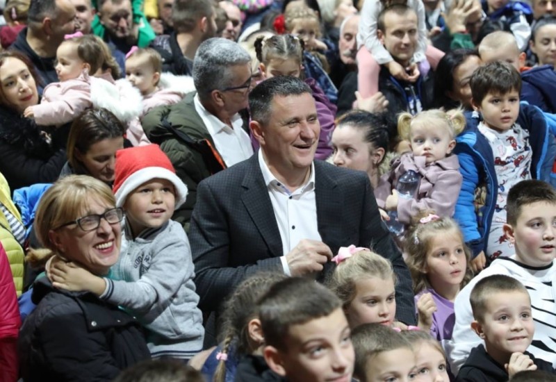 Gradski odbor SNSD: Dan rezervisan za smijeh i druženje sa mališanima