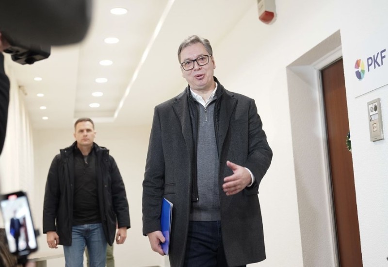Vučić u štabu SNS-a: Pobedićemo još ubedljivije