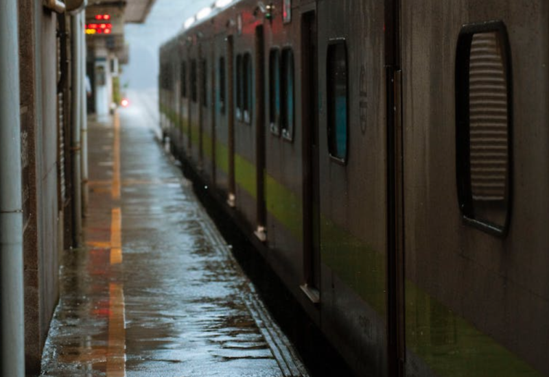 Voz iskočio iz šina, dvije osobe povrijeđene