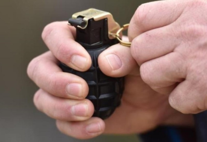 Drama u Šamcu: Bacio tri bombe na kafić i uperio zolju